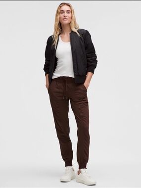 Lululemon Women's Dance Studio Mid-Rise Jogger 7/8 Length - Size 8